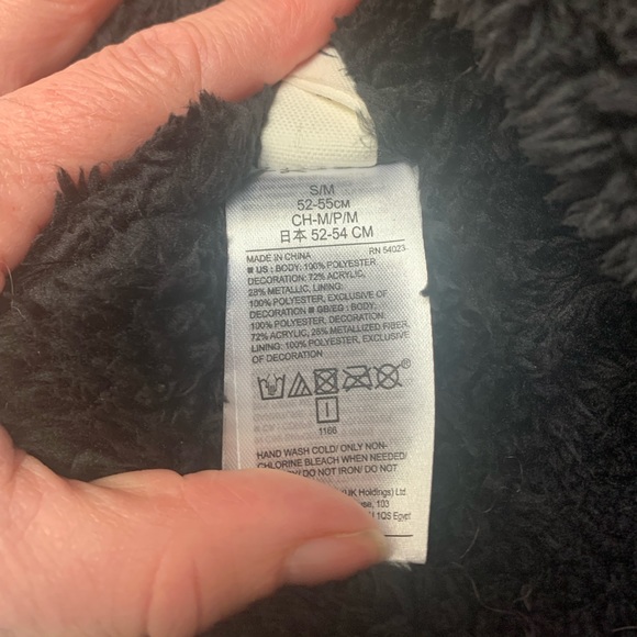 ADORABLE GAP KIDS DISNEY WINTER HAT - Picture 6 of 6